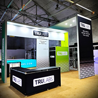 Stand d'exposition professionnel portable Detian Display 20x20, structure modulaire en aluminium et contreplaqué, avec éclairage LED.