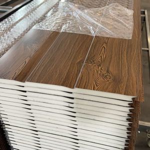 Paneles Sándwich de Aluminio y Poliuretano de Alta Calidad para Revestimiento de <span class=keywords><strong>Paredes</strong></span> Exteriores, Aislantes Térmicos, Ligeros y Personalizables - Product Image 2