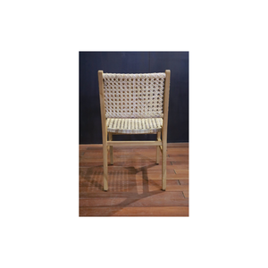Experimente la elegancia moderna con la silla de ratán Sabang, hecha a mano con ratán bien pulido y madera de teca resistente, 50x60x88 cm. - Product Image 4