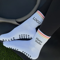 Chaussettes de trampoline antidérapantes pour athlètes avec logo personnalisé, chaussettes de yoga Pilates à compression, chaussettes épaisses à volants pour le sport