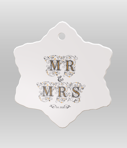ของที่ระลึกงานแต่งงานแบบสองด้านทำจากพอร์ซเลน รุ่น Mr and Mrs est 2026 สำหรับมอบเป็นของขวัญและของตกแต่งแบบแขวนทรงกลม - Product Image 4