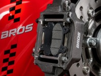 Kampas Rem Sepeda Motor BROS Spesifikasi Standar Semi Metalik Stabilitas Warna UV Courier Rounds untuk 150 / 160
