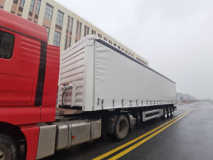 Semi-<span class=keywords><strong>remorque</strong></span> fourgon à 3 essieux de haute qualité, directement de l'usine, avec une carrosserie en acier de 13 m pour le transport de marchandises logistiques - Product Image 3