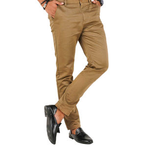 Pantalons chino pour hommes fabriqués en sergé de coton recyclé et teints avec des colorants à faible impact environnemental pour une tenue de bureau durable et un style de vie écoresponsable. - Product Image 1