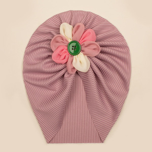 Gorros de bebé Xiximi con botones y flores, ropa de bebé recién nacido, gorros cómodos de <span class=keywords><strong>invierno</strong></span> para bebé, <span class=keywords><strong>gorro</strong></span> tipo pullover. - Product Image 3
