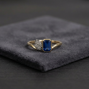 Anillo Toi Et Moi con Zafiro Azul Cultivado en Laboratorio y Diamantes Cultivados en Laboratorio para Mujer en Oro Amarillo de 14 Quilates, Joyería Fina para Boda - Product Image 1