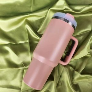 2025 Regalo de Navidad Logotipo personalizado Pantalla de seda Grabado con láser Impresión UV 40oz Vaso de viaje Regalo para empleados - Product Image 6