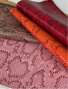Eco alto brillo cóncavo-convexo 3D serpiente diseño en relieve Animal patrón piel dos tonos color PVC tela de cuero sintético para bolsos - Product Image 5