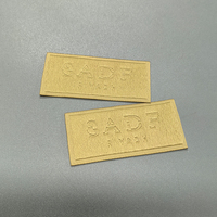 Etiqueta Tejida Termoadhesiva Personalizada de Alta Densidad, Etiqueta en Relieve con Logotipo 3D para Ropa, Etiqueta para el Cuello, Sombrero, Bolso