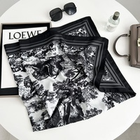 Syal Selendang Elegan Wanita Motif Hewan Hitam Putih Poliester Persegi Musim Gugur Musim Dingin 90x90cm