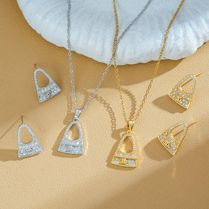 Set <span class=keywords><strong>Collana</strong></span> e Orecchini in Oro 18K, <span class=keywords><strong>Collana</strong></span> con <span class=keywords><strong>Lettera</strong></span> <span class=keywords><strong>C</strong></span>, Orecchini di Lusso Leggero di Alta Gamma, Moda Versatile - Product Image 1