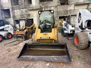 Chargeuse compacte sur pneus CAT 246C d'occasion, moteur 75KW, modèle 2024, capacité 3 tonnes, chenilles en caoutchouc, godets, fourches à palettes, pièces d'origine - Product Image 2