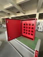 Boîtier de distribution métallique carré IP54 pour intérieur avec conception à double porte personnalisable, options de tension/prises, certifié CE