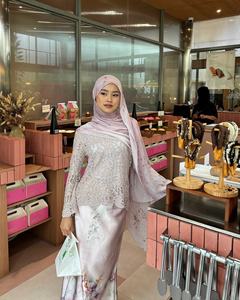 I tessuti modal stampati sono disponibili in una varietà di colori e fantasie per soddisfare diverse preferenze estetiche, inclusi le tue. - Product Image 1