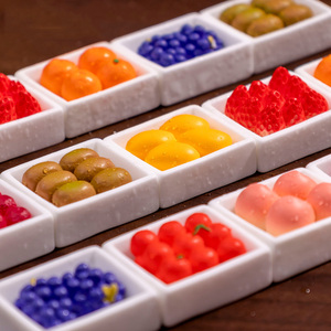 Figurines de fruits miniatures en résine, raisins artificiels, mini-modèles de fruits, jouets de cuisine pour enfants, fournitures de décoration de gâteaux - Product Image 1