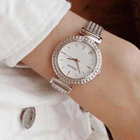 Montre-bracelet de luxe en acier inoxydable, 32 mm, cadran au design simple, montre à quartz dorée tendance pour femme, vente en gros, faible MOQ