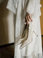 Chaussure de mariée personnalisée pour dames ensemble de chaussures de mariage à bout pointu avec broderie en dentelle blanche chaussures de mariage à talon de 6 cm pour la mariée