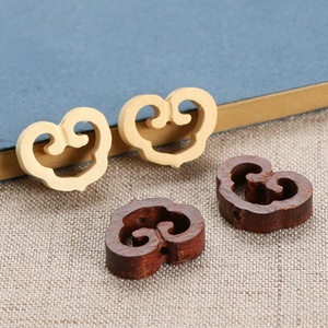 Fabricants du Guangdong : Croix décorative artisanale en bois d'hévéa, abstraite, production rapide - Product Image 4