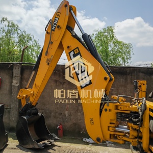 Chargeuse-pelleteuse JCB 3CX 4x4 d'occasion avec godet et bras d'excavatrice – Équipement d'occasion - Product Image 4