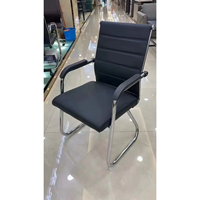 Chaise de conférence moderne haut de gamme avec structure cantilever chromée et accoudoirs rembourrés pour salle de sport et mobilier de réception de bureau