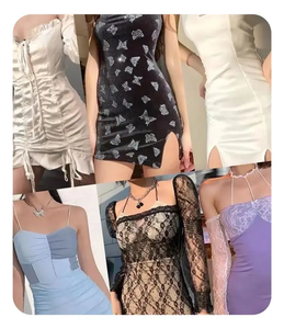 混合产品: 连衣裙，上衣，t恤，混有女装，男装和童装。 - Product Image 4