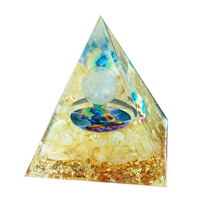 Pyramide en résine époxy avec galets de cristal, ornement de bureau, décoration d'aquarium, boule de citrine, cadeau - Product Image 5