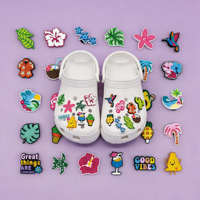 Breloques de chaussures en PVC en gros sur le thème tropical Hawaï, motifs fleurs, oiseaux, boissons à la noix de coco, pour sabots