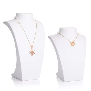 Expositor de Joyería Blanco y Negro de Alta Gama Personalizado para Tiendas de Joyería, Expositor de Collares, Bustos - Product Image 4