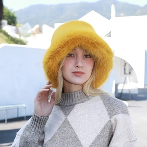 2025 nuevo diseño de sombreros de cubo de invierno suave cálido mullido Piel de visón personalizado OEM gorros de felpa para mujeres Unisex uso diario Casual carta - Product Image 3