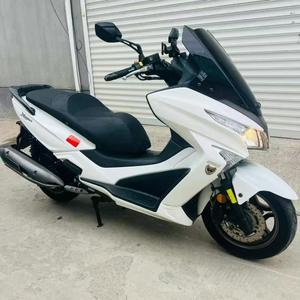 Scooter de Turismo Premium KYMCO1 Xciting <span class=keywords><strong>300</strong></span> de <span class=keywords><strong>300</strong></span> cc - Product Image 1
