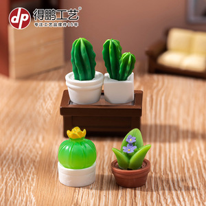 Miniatures de cactus succulents en résine, décorations en pot pour la maison et le bureau - Product Image 3