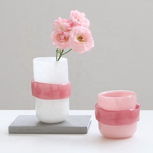 <span class=keywords><strong>Vaso</strong></span> in Vetro Cilindrico Bicolore Moderno e Vivace con Effetto Fascia Rosa in Rilievo <span class=keywords><strong>per</strong></span> Decorazioni Casa e Matrimonio, Centrotavola Minimalista - Product Image 2