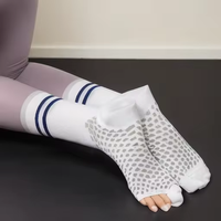 Chaussettes de football pour hommes OEM personnalisées avec logo blanc, antidérapantes, style SCRUNCH Sport, couleurs noir et rouge - Minimum 10 paires