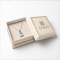 Boîte cadeau carrée personnalisée pour bracelet de mariage, emballage de bijoux, revêtement UV, gaufrage à chaud or, boîtes rigides, fermeture magnétique, logo