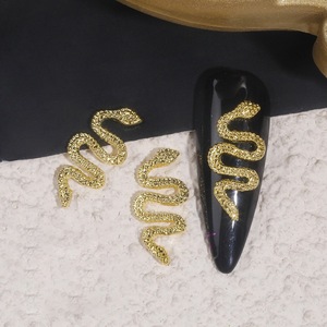 Grandes breloques pour ongles en forme de serpent, en alliage métallique argenté, or rose, noir, avec strass, décorations 3D pour fournitures de nail art - Product Image 6