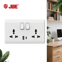 Prise universelle à interrupteur 16A 1 gang norme britannique avec USB (Type A+C) IP20, installation facile pour usage domestique ou professionnel 110V/250V