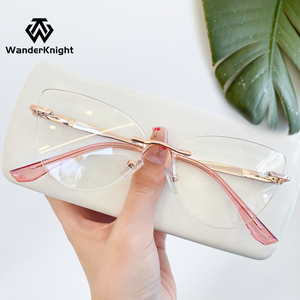 <span class=keywords><strong>Occhiali</strong></span> <span class=keywords><strong>da</strong></span> <span class=keywords><strong>vista</strong></span> senza cornice <span class=keywords><strong>da</strong></span> donna alla moda rosa blu che bloccano la luce cornici ottiche per ragazze motivo animale - Product Image 1