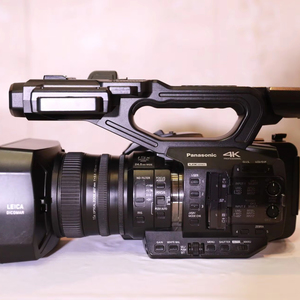 Caméscope portable professionnel Panasonic UX90MC (AG-UX90) 4K avec <span class=keywords><strong>zoom</strong></span> 15x d'occasion - Product Image 1