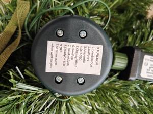 Sapin de Noël Artificiel Réaliste en PE/PVC, Pré-éclairé LED Blanc Chaud, Arbre de Pin Complet avec Support Métallique pour Décoration Intérieure (Vente en Gros) - Product Image 4