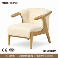 Fauteuil lounge en peau de mouton avec structure en chêne, fauteuil moderne en peau de mouton pour salon, fauteuil d'appoint scandinave pour la maison et l'hôtel