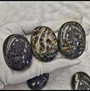 Oferta Especial en Piedra de Bolsillo de Cristal Natural para la Curación, Alivio de la Ansiedad y el Estrés, y la Paz Interior, Disponible a Buen Precio - Product Image 6