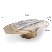 Table basse asymétrique en marbre empilé Dream Home, avec cadre en laiton artisanal, en marbre gris nuage, table basse design pour la maison