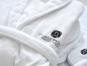 All'ingrosso personalizzato Logo pile termico di lusso nero pantofole <span class=keywords><strong>accappatoio</strong></span> con la caratteristica di smaltimento 280GSM <span class=keywords><strong>tessuto</strong></span> - Product Image 5