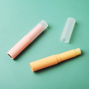 Baume à lèvres hydratant et nourrissant aux saveurs de fruits (fraise, noix de coco) en gros, 5 couleurs, logo personnalisé - Product Image 1