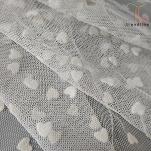Tessuto <span class=keywords><strong>in</strong></span> <span class=keywords><strong>Pizzo</strong></span> a Rete Bianco con Motivo a Cuori per Abbigliamento Bambini - Product Image 2