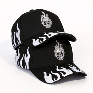 Gorra de Béisbol de Alta Calidad con 5 Paneles, Bordado de Calavera, Diseño Personalizado con Llamas y Pedrería - Product Image 1