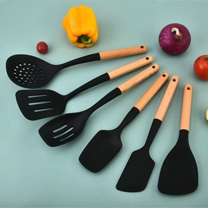 Ensemble d'ustensiles de cuisine antiadhésifs résistants à la chaleur avec manche en bois et ustensiles de cuisine en silicone pour la cuisine - Product Image 2