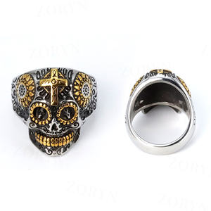 Anillo de Calavera Gótico Punk de Acero Inoxidable 316 para Hombre, Diseño Bicolor Oro y Plata con Cruz Floral en Relieve, Atrevido y Oscuro, Estilo Cultural - Product Image 2
