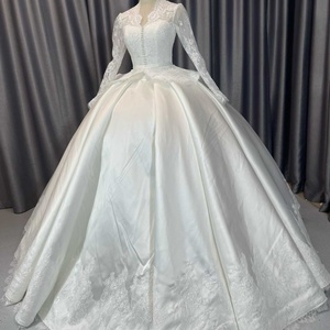 Vestidos de Novia de Lujo Lscm73, Vestidos de Novia de Satén con Mangas Largas, Apliques, Escote Corazón y Cola de Capilla - Product Image 3