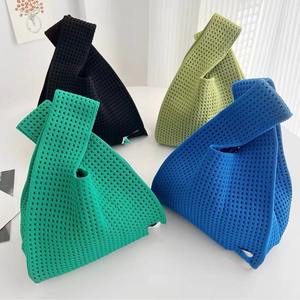 Sac en tricot de couleur unie en polyester, sac à poignet en maille de grande capacité, sac carré, sac en tricot ajouré de style coréen - Product Image 3